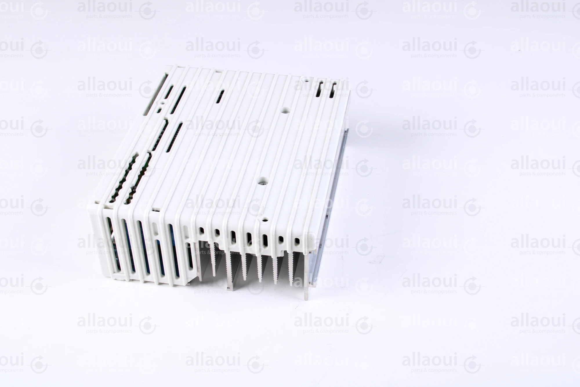 Lenze Frequency Converter 33.8201_E 33.8201_E Lenze Frequency Converter 33.8201_E 33.8201_E