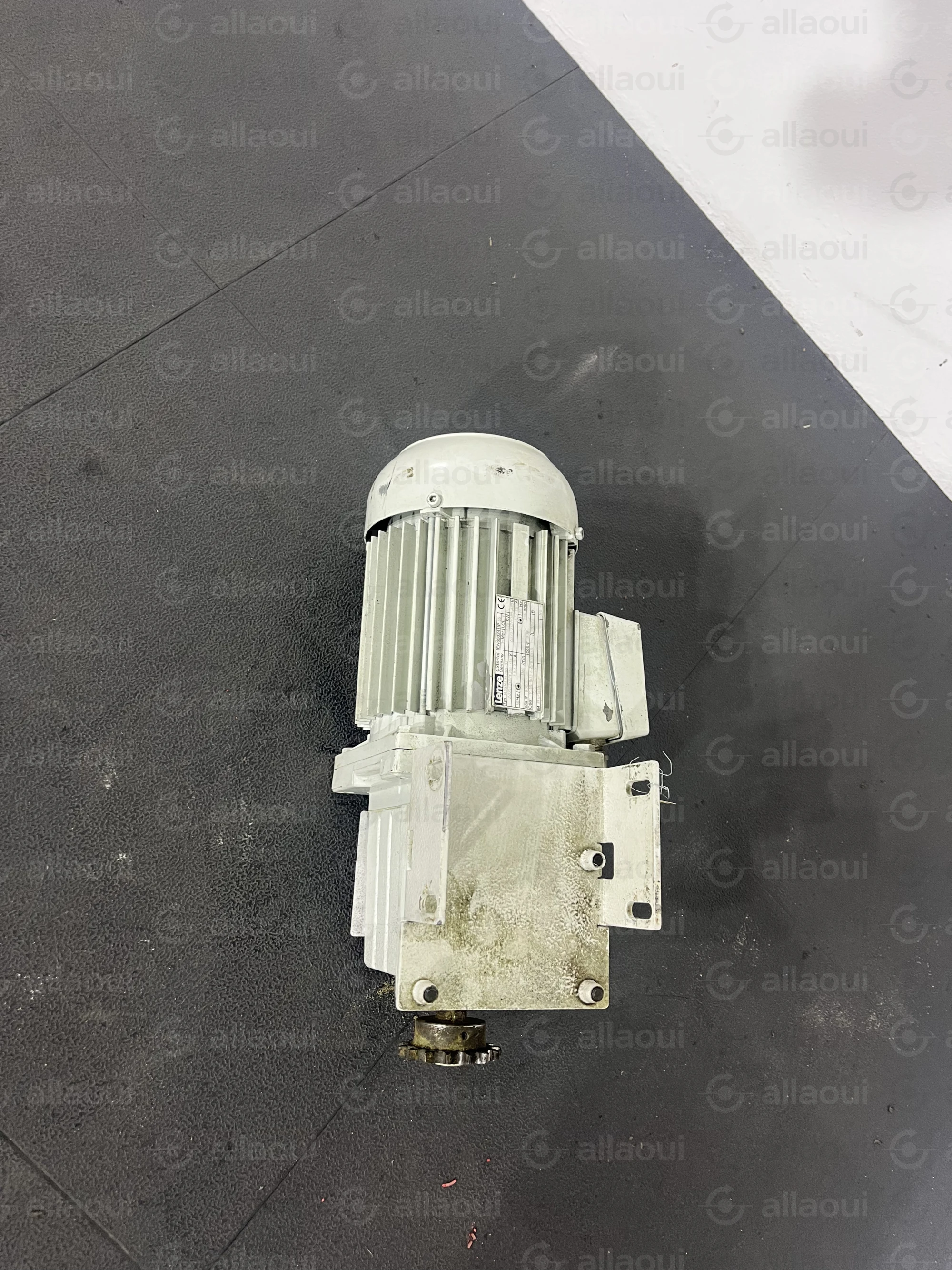 Lenze Motor M0XMA1M 080-32 Lenze Motor M0XMA1M 080-32