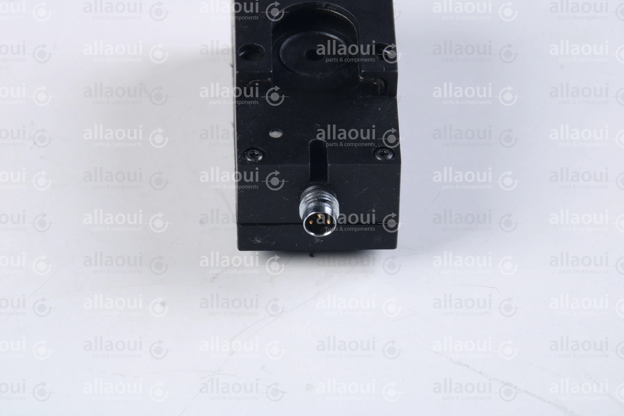 Festo Pressure Sensor SDE1-D10-G2-R18-C-P1-M8 Festo Pressure Sensor SDE1-D10-G2-R18-C-P1-M8